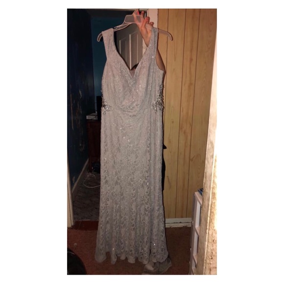Dresses & Skirts - Prom/formal dress